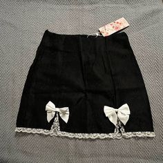 Diy Miniskirt, Cute Skirts Outfits, Black Skirt Fits, Grunge Skirts, Coquette Skirt, Mod Skirt, Black And White Mini Skirt, Lace Trim Skirt, Skirts Shein