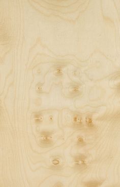 a close up view of the wood grains on a piece of plywood board