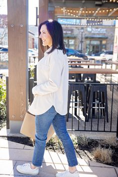 Jo-Lynne Shane styling a solid beige shacket with Veja sneakers for an elevated take on this winter/spring 2021 trend. It was the solid beige shackets that first caught my eye. Beige Shacket Outfit, Outfit For Spring, Jolynne Shane, Cyndi Spivey, Solid Beige, Suede Moto Jacket