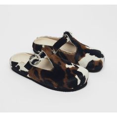 Host Pick Trending Posh Party New Zara Sz 12 Cowhide Leather Clogs 100% Cowhide Leather Furskin Leather Clogs. Limited Edition Original $60 Size 12/29 (Two Pairs Available) Fabric Interior Rubber Soles For The Love Of [More] Zara In My Shop #Coolkicks #Fur #Leather #Animalprint #Zara #New #Nwt #Giftit #Backtoschool #Fall #Eurobrands #Europeanbrands #Hipster #Brown #Black Cowhide Outfit, Cowhide Accessories, Zara Kids Shoes, Quirky Shoes, Girls Combat Boots, Checkered Shoes, Zara Sneakers, Urban Shoes, Zara Boots