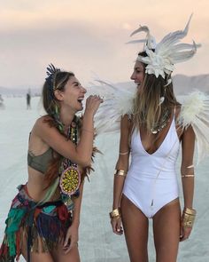 Burning Man 2017: Stunning Photos From The World’s Biggest And Craziest Festival Estilo Burning Man, Burning Man Costumes, Africa Burn, Burning Man Style, Burning Man Girls, Burning Man 2017, Afrika Burn, Burning Man Art, Burning Men