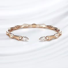 18K Rose Gold Set With 14 White Round Diamonds Of 0.3 Carats And A Pair Of 0.4 Carats Pear Shape Diamonds Gia Certified 18K Gold 12.8 G Gold Jewellery Bracelet, Pear Bracelet, Diamond Jewelry Set, Bracelet Rose Gold, Jewelry Set Design, Bridal Diamond Jewellery