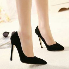 Sepatu Pump, Point Toe Heels, Black High Heel Sandals, Pretty Heels, Heels Patterns, Boots For Short Women, Pointed Toe Heels