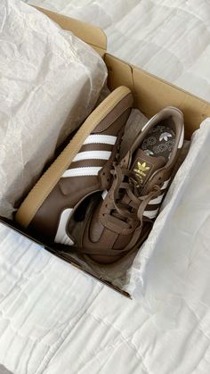 Brown Adidas Samba OG Sneakers Women Women Adidas Samba, Brown Shoe Outfits Women, Brown Sambas Adidas Women Outfit, Brown Sneakers Aesthetic, Gazelle Adidas Women, Samba Adidas Aesthetic, Brown Samba Outfits Women, Adidas Shoes Brown, Brown Samba Adidas