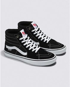 Estilo Vans, Vans Sk8 Hi Black, Black And White Vans, Tenis Vans, Vans Skate, Vans Black And White, White High Tops, Black And White Shoes, Vans Style