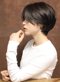 Pixie Bob Haircut Layered Round Face, Japanese Short Hair, Tomboy Hairstyles, Short Hair Tomboy, Korean Short Hair, Girls Short Haircuts, Really Short Hair, Asian Short Hair, Hair Inspiration Short