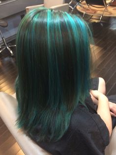 Hair Color Ideas Blue And Green, Hair Dye Colors Green, Brown Hair Teal Highlights, Brown And Aqua Hair, Deep Teal Hair, Teal Hair Dye Ideas, Blue To Black Hair, Teal Streaks In Brown Hair, Teal Highlights In Black Hair