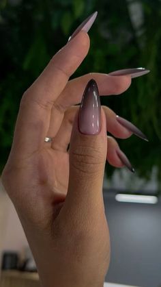 French Simple Nails, Black Air Brush Nails, Airbrush Almond Nails, Long Almond Nails Black, Air Brush Nail Design, Air Brush Nail Designs Ideas, Air Brush Nail Designs Art, Almond Nail Designs Simple, Black Airbrush Nails