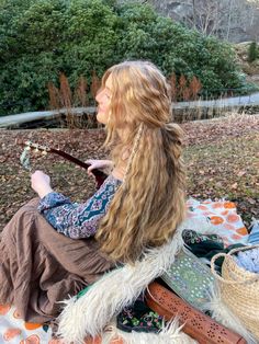 70s Hippie Hairstyles, Hippy Hair, Beachy Hippy Aesthetic, Hippie Hairstyles, Blonde Hair Cottage Core, Hippie Summer, Hippy Music Aesthetic, Long Curly Blonde Hair Aesthetic, Tiktok Girlies Blonde