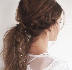 Messy pony class...x Formal Ponytail, Hair Charms, Awesome Hair, Hair Colours, Easy Hair, Hair Reference, Barbara Palvin, Boho Hairstyles