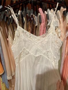 Lace Clothing Aesthetic, Sweet Feminine Aesthetic, Lace Aesthetic, Linens And Lace, Miss Me, Victoria Beckham, Summer Wardrobe, Style Icon