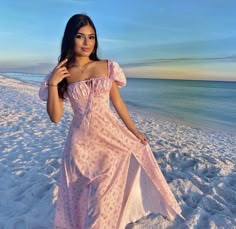 Summer Dresses Picnic, Cottagecore Beach Outfit, Pink Picnic Dress, Picnic Dress Ideas, Fancy Summer Dress, Picnic Outfit Summer, Morning Friend, Pink Boho Dress, Pink Lace Skirt