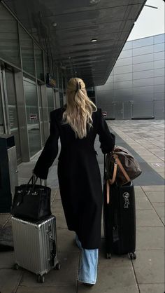 Airport Aesthetic, Vision Board Photos, Dream Vision Board, Life Vision Board, Elegante Casual, Career Woman, Money Aesthetic, Future Lifestyle, Aesthetic Women