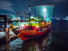 5 Best Night Cruises on Tokyo Bay Tokyo At Night, Tokyo Skyline, Tokyo Bay, Tokyo Night, Japan Travel Guide, Dinner Cruise, Tokyo Tower, Romantic Night, Iconic Landmarks