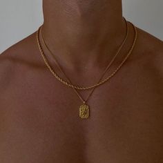 Men’s Layered Chains, Gold Necklace For Men, Pretty Jewelry Necklaces, Mens Casual Outfits Summer, Jewelry Set Design, Mens Gold Jewelry, Guys Clothing Styles, Stylish Necklace