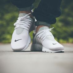 The famous Nike Air Presto, watch out for fakes. Checkout the 29 point step-by-step guide on spotting fakes on goVerify.it Nike Air Presto Woman, Nike Outlet, Men Running, Harry Winston, Nike Free Shoes, Nike Free Runs