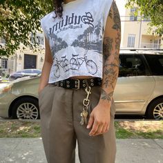 Grunge Lesbian Style, Tomboy Chic Summer Outfits, Masc Lesbian Country Outfits, Stylish Masc Lesbian Outfits, Masc Lesbian Bandana, Masc Lesbian Cowboy Outfit, Feme Masc Outfits, Tattoo Ideas For Masc Women, Plus Masc Fashion