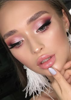 Smoky Pink Makeup, Pink Makeup Bride, Prom Glam Makeup Pink, Smokey Pink Makeup, Bride Pink Makeup, Pink Makeup Looks For Prom, Pink Makeup For Prom, Makeup Looks For Pink Dresses, Rose Wedding Makeup