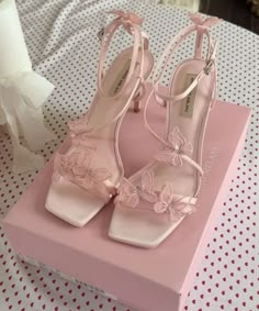 فستان زهري, Hak Tinggi, Pretty Heels, Heels Aesthetic, Dr Shoes, Fashion Shoes Heels, Cute Shoes Heels, Shoes Heels Classy, Heels Classy