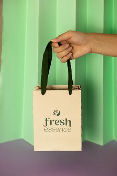 a person holding a bag that says fresh essentials on it and the words, essenice