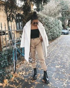 Galaxy Converse, Dr Martens Outfit, Converse Outfits, Doc Martens Outfit, Grunge Style, Doc Martens, Looks Style, Winter Fashion Outfits, Platform Boots