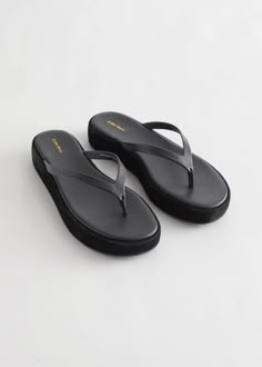 Black Sandals Flat, Shoe Wishlist, Flatform Sandals, Jelly Shoes, Swag Shoes, Cute Sandals, Footwear Design Women, Designer Sandals