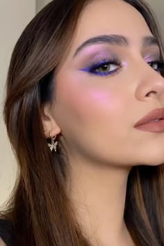 Purple Princess Makeup, Neon Purple Eyeshadow, Morphe Aurascape Looks, Purple Mascara Makeup, Colored Brows Makeup, Iconic 80s Makeup Looks, Purple Looks Makeup, Cute Purple Makeup Looks, Make Up 80s Style