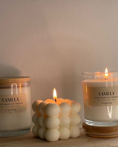 Handgemachte (Duft-)Kerzen Vanilla Candles Aesthetic, Vanilla Candle Aesthetic, Aesthetic Candle Pictures, Candles Aesthetic Cozy, Cozy Candle, Aesthetic Candle, Candle Picture, Wishlist Ideas, Aesthetic Cozy