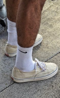 Men’s White Vans Outfit, Vans Authentic White Outfit Men, Vans Slip On Checkerboard Outfit Men, Male Shoes Aesthetic, Low Top Converse Outfit, White Vans Outfit, Vans Authentic White, Outfit Sneakers, Vans High