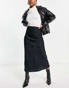 Skirt by ASOS DESIGN Waist-down dressing High rise Elastic waist Bias cut Regular fit Wineries Outfit, Rok Outfit, Womens Skorts, Fall Family Photo Outfits, Look Formal, Rock Outfit, Satin Midi Skirt, Slip Skirt, Black Midi Skirt