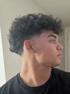 Boys Haircuts Curly Hair, Mens Haircuts Wavy Hair, Taper Fade Short Hair, Fade Haircut Curly Hair, Haircut Idea, Long Curly Hair Men, Slick Hair, Male Haircuts Curly