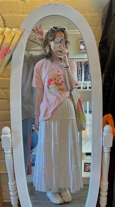 White Skirt And Shirt, Casual White T Shirt Outfit, Pink Long Skirt Outfit Aesthetic, Spring Outfits Aesthetic 2024, Pink Shirt With Skirt Outfit, Long White Skirt Coquette, T Shirt Outfit Skirt, Long Back Skirt Outfits, Strawberry Shortcake Shirt Outfit