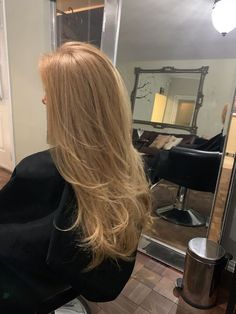 Hair Inspo Layers Straight, Blonde Hair Inspo Long Layers, Layers On Long Blonde Hair, Loose Layers Hair, Long Layers Styled, Long Golden Blonde Hair With Layers, Long Light Blonde Hair With Layers, Creamy Blonde Layered Hair, Blond Long Hair Layers