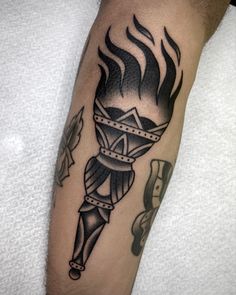 oldschool torch tattoo American Traditional Torch Tattoo, Burning Candle Tattoo, Desain Tattoo, Candle Tattoo