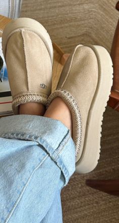 Ugg Tasman Slippers, Uggs Outfit, Ugg Slippers, Thanksgiving Outfit, Fall Shoes