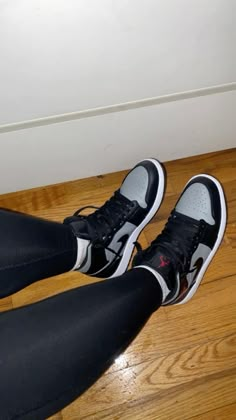 Pretty Sneakers, Jordan Low, Trendy Shoes Sneakers, Nike Shoes Girls, Preppy Shoes, Jordan Shoes Girls, Pretty Shoes Sneakers, Kicks Shoes, Jordan Shoes Retro