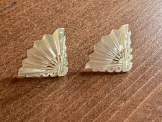 Sweet pair of lightweight vintage earrings. The luminescence of the natural mother of pearl color is stunning - Pretty fan design style Screw-back design closure - Stamped sterling silver circa 1950s Jewelry box available upon request For more fabulous finds  Please visit our boutique https://www.etsy.com/shop/chicvintageclassics 1950s Jewelry, Fan Design, Pearl Color, Screw Back Earrings, Design Style, Vintage Earrings, Mother Of Pearl, Favorite Jewelry, Jewelry Box