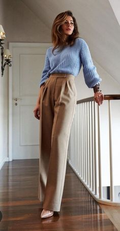 Wardrobe Minimalist, Midsize Outfits, Woman Outfit, Midsize Fashion, Spring Capsule, Spring Forward, Amal Clooney, Business Casual Outfits For Work, Spring Skirts