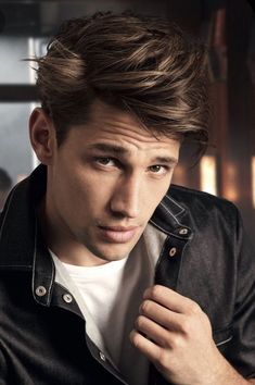 Achieve a stylish and trendy look with brown hair color 15 ideas - mens-club.online Brown Hair Color Men, Highlights For Men, Pelo Chocolate, Haircuts 2020, Hair Color For Brown Skin, Brown Hair Men, Hair Man, Mens Hair Colour, Chocolate Brown Hair Color