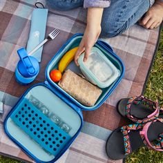 Hydro Flask's Kids Insulated Lunch Box features a fun, kid-friendly design and a durable build fit for the playground. A fully lined interior makes for easy clean up, and flexible handle makes this lunch box easy for little hands to carry. Maximum insulation keeps their favorite foods cold for hours. Product Benefits Two layers of insulation means your favorite foods stay cold for hours Kid-friendly design and a durable build fit for the playground For ages 5+ A fully lined interior means simple Insulated Lunch Box, Lunch To Go, Toxin Free, Kids Lunchbox, Hydro Flask, Insulated Bottle, Stay Cold, Kids Lunch, Friendly Design