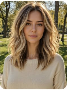 Growing Out Medium Length Hair, Curtain Bangs Medium Hair Thick Hair, Medium Hair With Soft Layers, Fall Midlength Hairstyles, Hair Style 2024 Girl Medium, Dark Blonde Hair 2024, Medium Hair Blonde Highlights, Medium Hair Short Layers, Layered Hair 2024