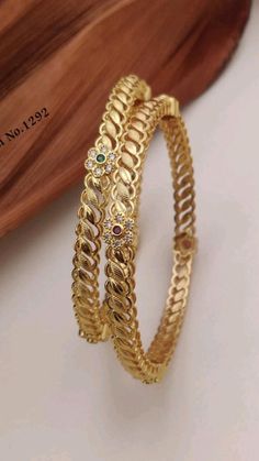 Gold Bangles Indian, Choker Necklace Designs, Silver Wedding Jewelry, Gold Rings Jewelry, Bridal Gold Jewellery Designs, Gold Jewellery Design Necklaces