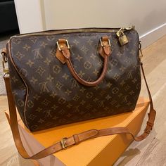 This Bag Has Its Box And All Tags, Receipt And In Really Good Condition. I No Longer Use This Bag And Now It Just Sits. I Can Post Any Additional Photos Upon Request. This Bag Cost More Originally Because Of Adding On The Leather Strap. Vintage Louis Vuitton Handbags, Louis Vuitton Favorite Mm, Louis Vuitton Alma Pm, Louis Vuitton Multicolor, Louis Vuitton Favorite, Louis Vuitton Speedy 35, Louis Vuitton Pochette Metis, Speedy 35, Louis Vuitton Limited Edition