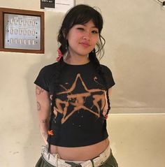 Streetwear Baddie, Baddie Clothing, Summer Punk, Preppy Aesthetic Outfits, Black Crop Tee, Punk Streetwear, Y2k T Shirt, Trendy Crop Tops