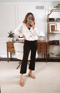 A Week in Outfits - WFH and Office outfit ideas - Lilly Style Chilled Office Outfit, Summer Therapist Outfits, Classy Cool Outfits, Wfh Outfits Spring, Professional Work From Home Outfit, Lazy Office Outfit, Polished Outfits For Women, Home Office Outfits Women, Tshirt Office Outfit