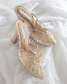 Stylish Shoes Heels, Wedding Sandals For Bride, Diy Heels, Indian Wedding Shoes, Bride Heels, Shoe Hacks, Casual Shoes Women Sneakers