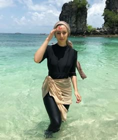 Hijabi Women, Muslim Swimwear, Soft Feminine Outfits, Bold Boho, Swimming Outfits, Feminine Outfits, T Shirt And Pants