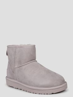 UGG Classic Mini II suede boots , in sheepskin. - FW24 - Round toe - Overlock stitch on seams - Logo label on the heel - Sheepskin Lining - Rubber sole - Made in Vietnam - Sheepskin Ugg Shoes Women, Ugg Classic Mini Ii, Kurt Geiger Heels, Overlock Stitch, Tom Ford Handbags, Ugg Classic Mini, Sheepskin Boots, Grey Boots, Ugg Classic