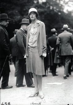 1920s photograph 1920s Skirt, 1920s Women, Mode Chanel, 30s Fashion, Look Retro, Paris Mode