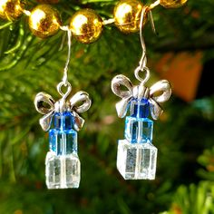 Super Fun And Sparkly Swarovski Crystal Stacked Gift Box Earrings Are Perfect For The Holidays! On Silver-Plated Earwres They Measure About 1 Inch Long From The Bottom Of The Earwre. Any Jewelry In My Closet That Is Branded Swarovski Or Arsinoe Is Handmade By Me So I Really Don't Have Wiggle Room On The Price By The Time Pm Gets Their Share And My Cost Of Materials, Thank You For Understanding! On Clothing Or Unbranded Jewelry I Do Have Wiggle Room! Handmade With Love In Ca! #127 Stacked Gift Ea Handmade Christmas Jewelry, Christmas Earrings Beaded, Christmas Earrings Clay, Christmas Jewelry Ideas, Holiday Earrings Diy, Holiday Beaded Jewelry, Christmas Earrings Handmade, Holiday Jewelry Ideas, Diy Christmas Earrings